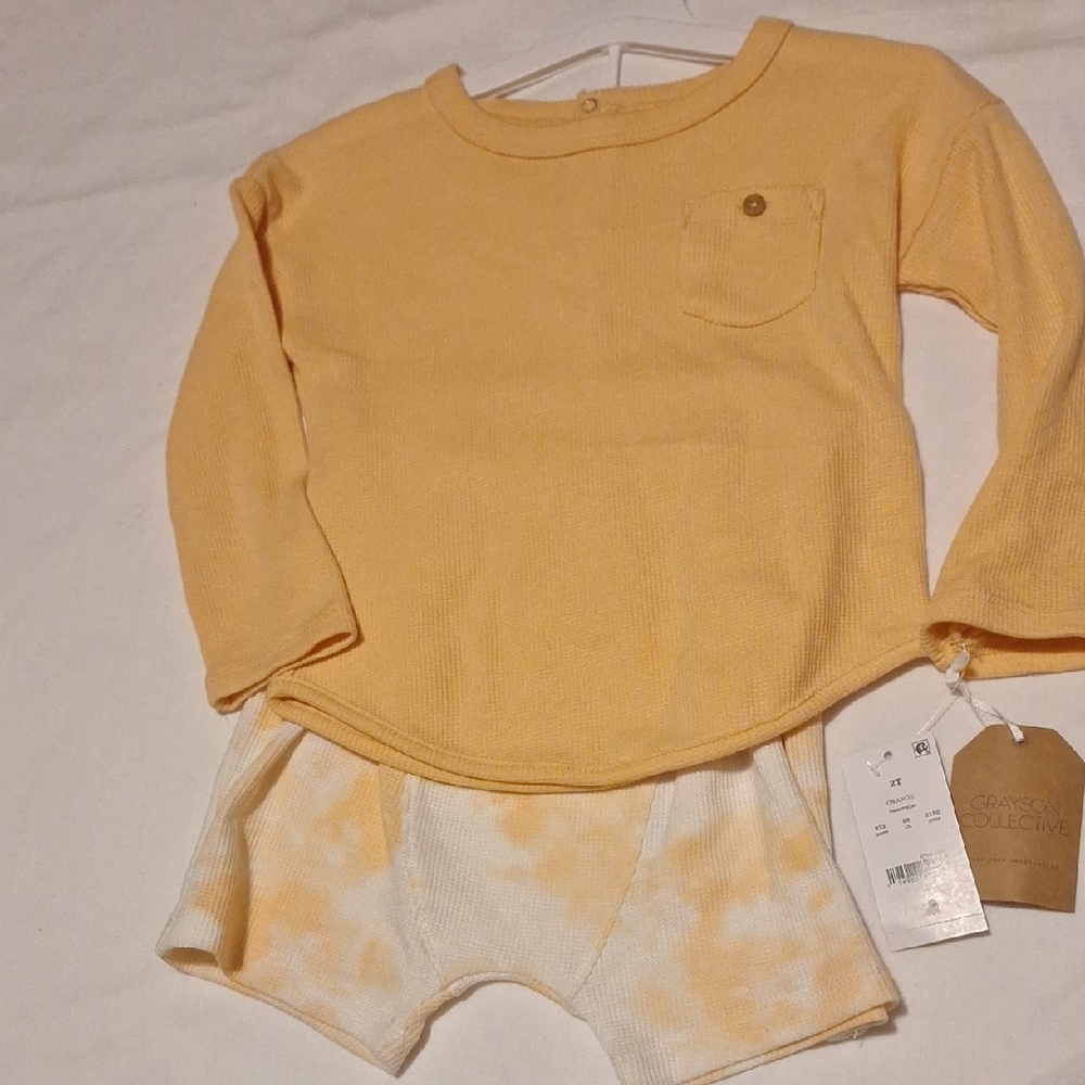 Grayson Yellow Long Sleeve Top and Tie-Dye Shorts Set Size 2T, Girl